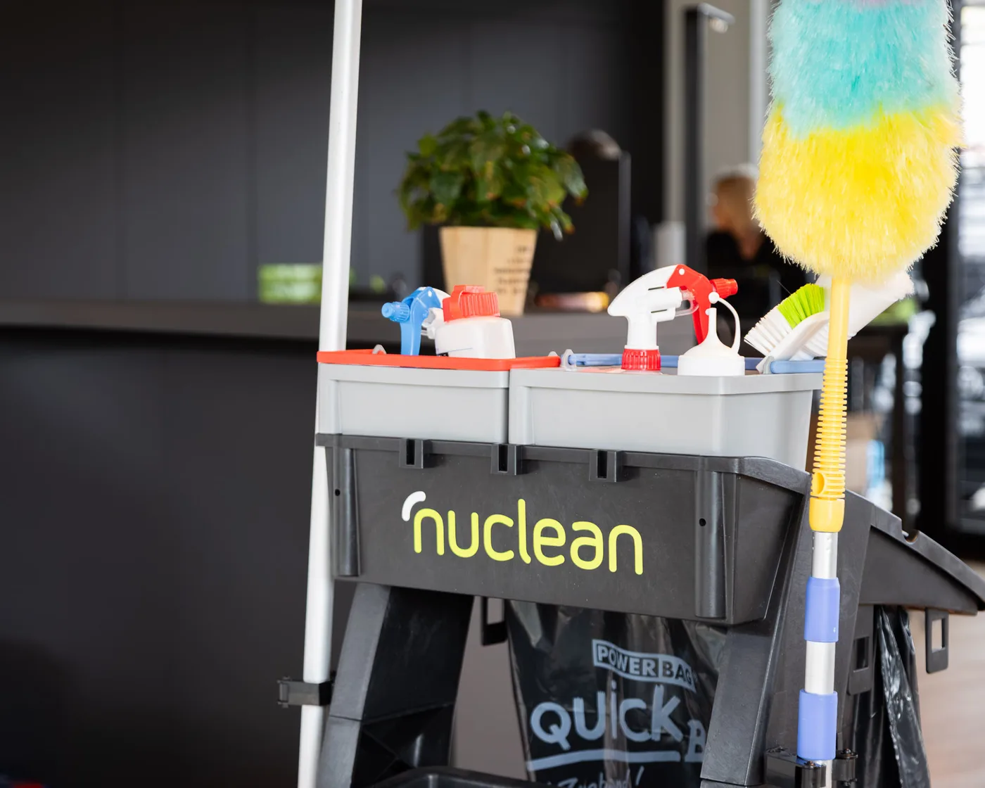 Reinigungswagen von nuclean in Geschäftsräumen
